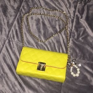 Vintage yellow purse w charms